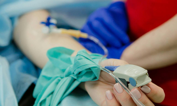 Девушка с последней стадией рака рассказала о незаметных симптомах болезни